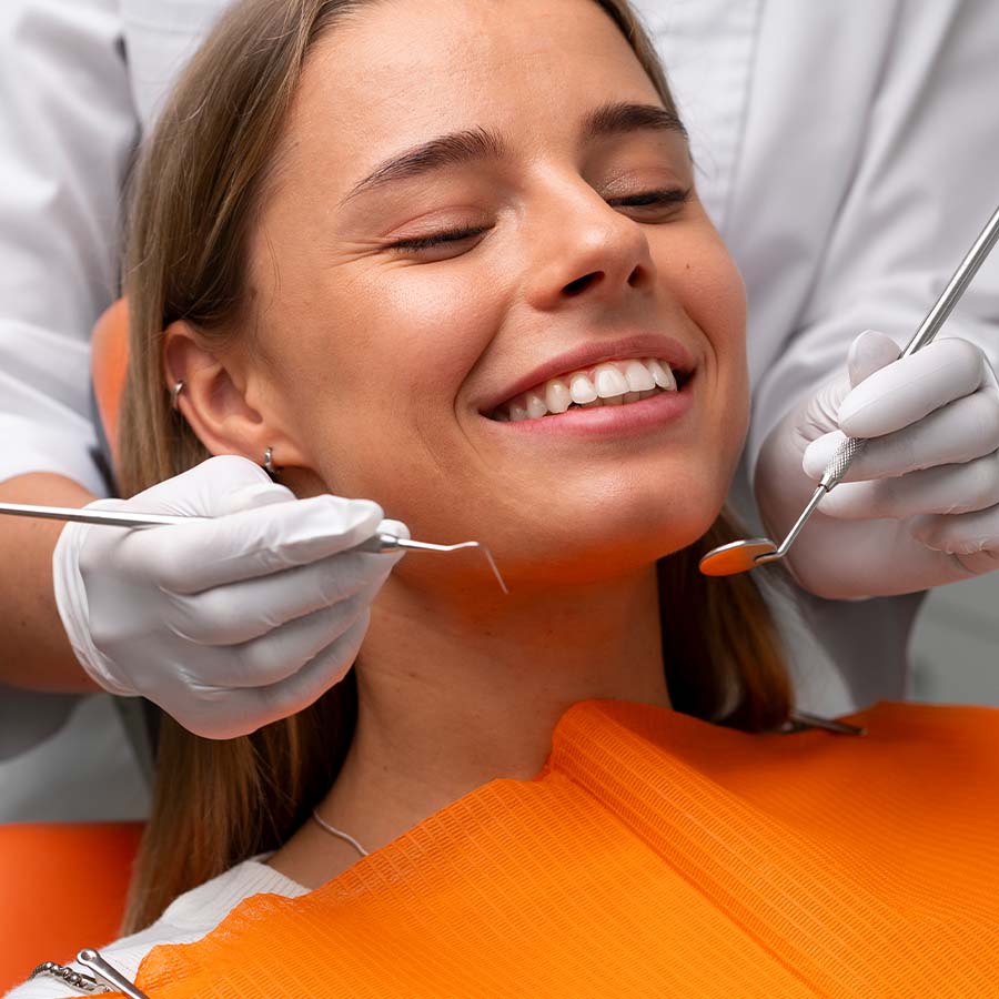 teeth-cleaning-hero-section teeth-cleaning-hero-section